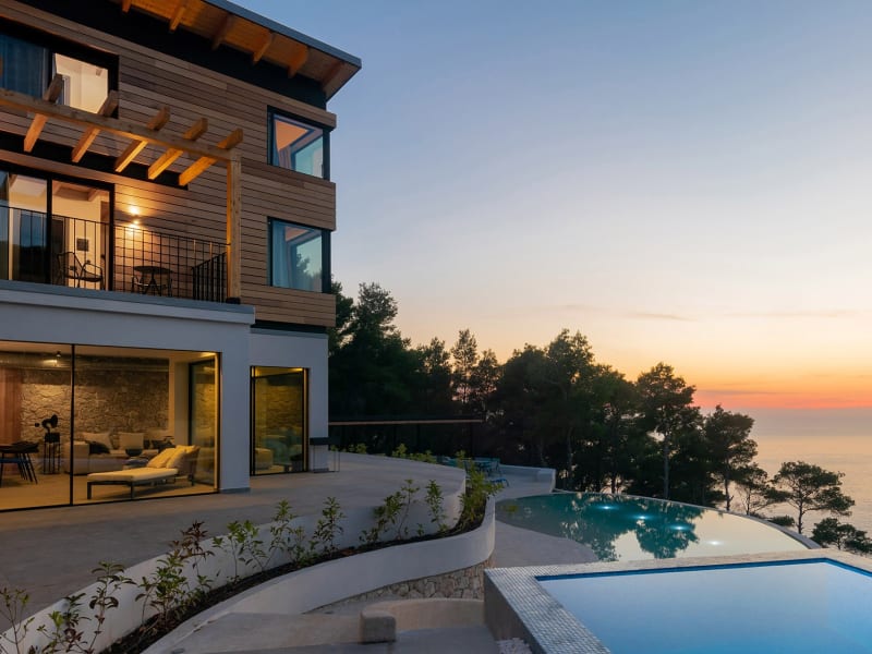 The two pools and spectacular views out to sea.