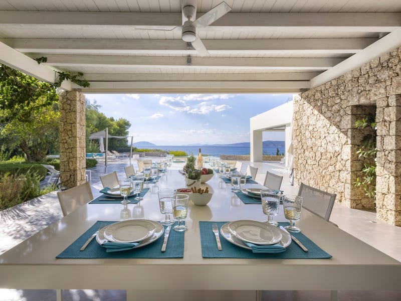 Dining al fresco at Roellia is always a wonderful experience.