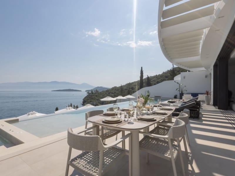 All ready for lunch with a view on the main terrace.