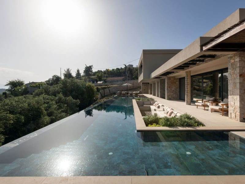 The gorgeous pool with its sunken sitting area.