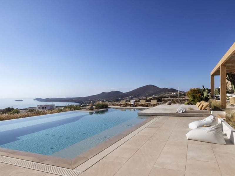 The electric blue pool, the cobalt sea, the cerulean sky... Life at Xasteria!