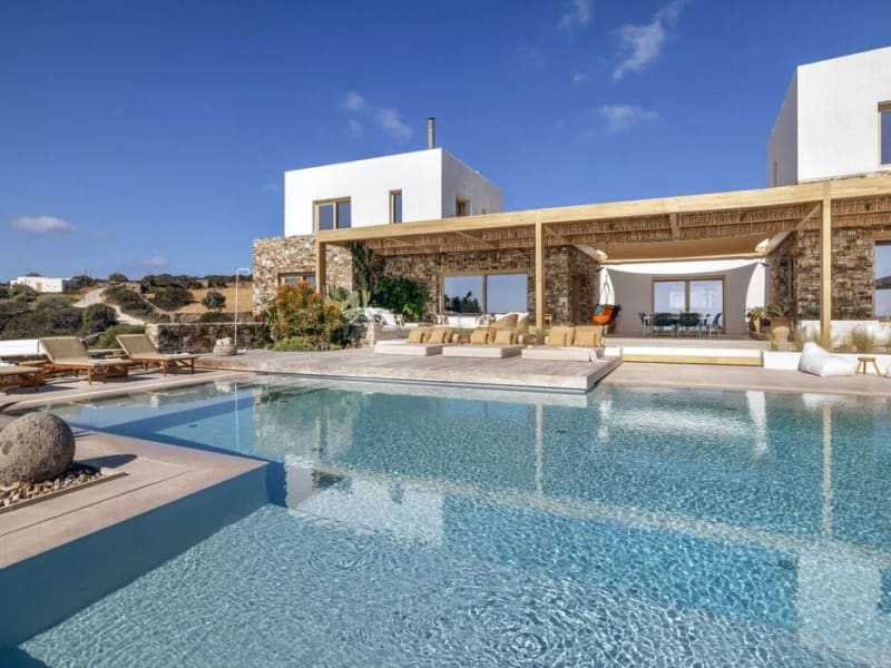 Xasteria rising above its pool.