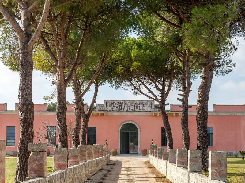 Arriving at Il Tabacchificio, whose original sign (Consorzio Agrario Provinciale) is still evident.