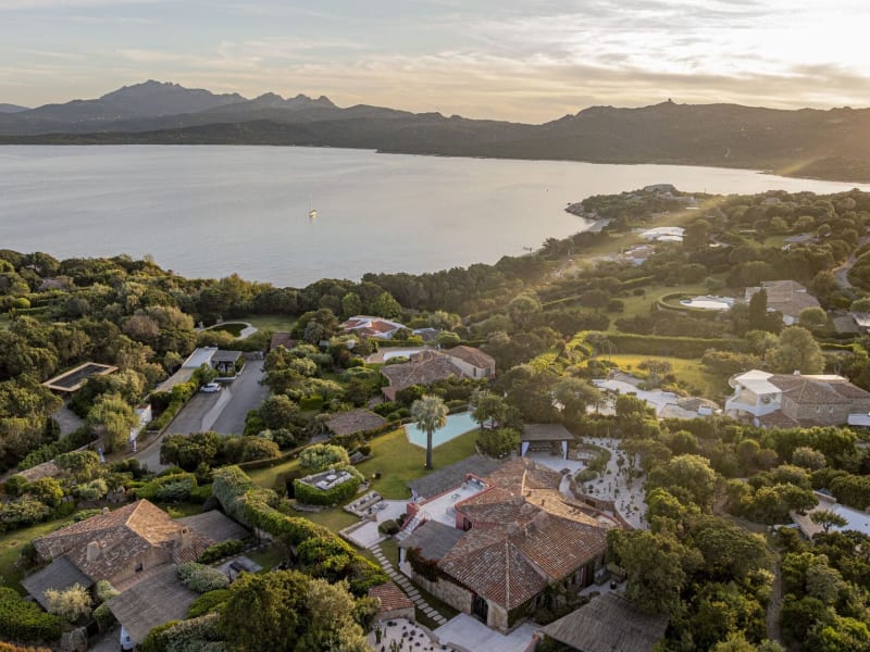 I Corbezzoli (bottom right) is just 100m from the idyllic beach of La Celvia.