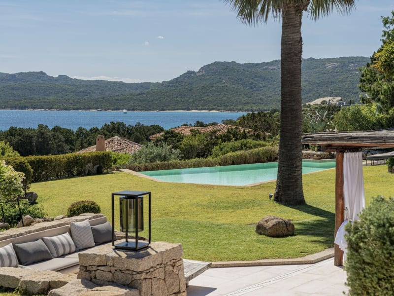 Immaculate lawns, an irresistible pool and glorious sea views.