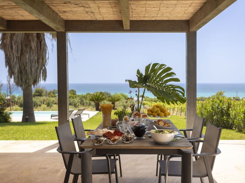 A panoramic spot for breakfast, lunch or dinner.