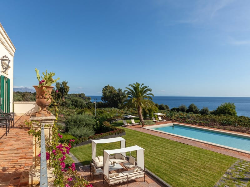 Don Venerando's garden, its pool, the sea...
