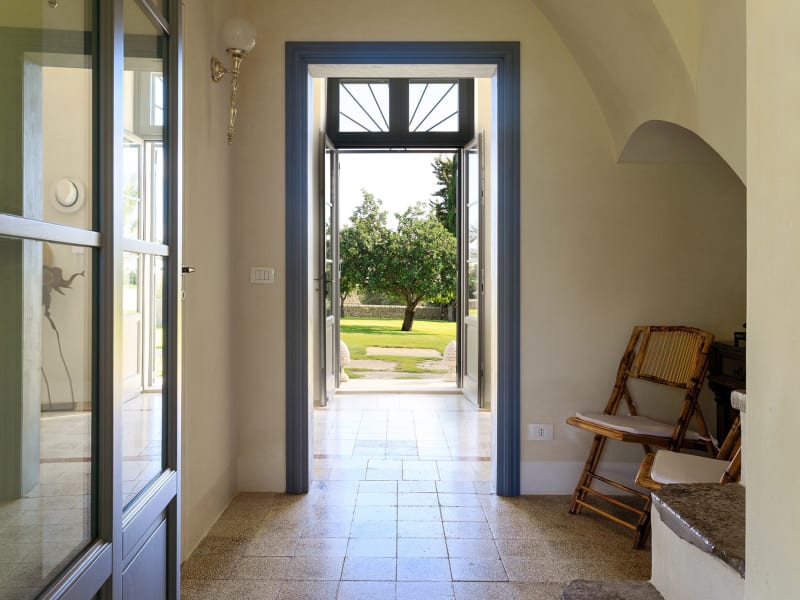 The main entrance takes one into a bright hallway.