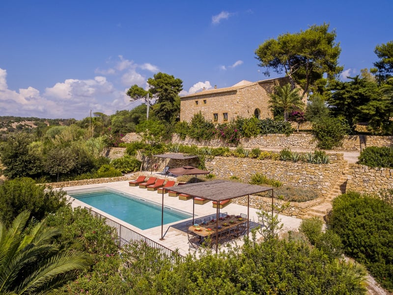 Il Baglio della Sorgente perched above its glorious pool area.