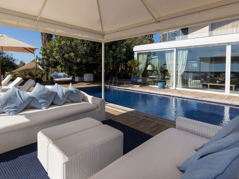 Lounging in style by the pool.