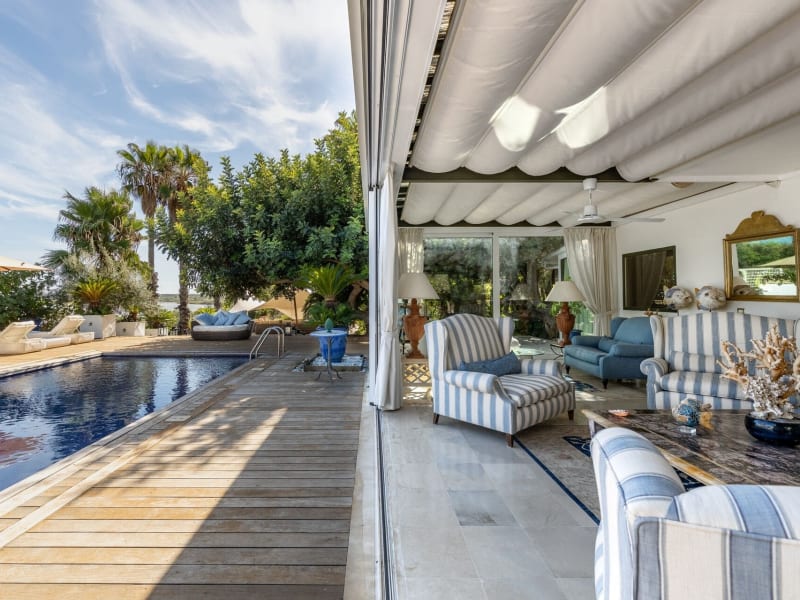 Walls of sliding glass doors blur the lines between indoor and outdoor living.