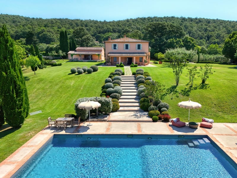 Casalberna rising handsomely above its gardens and pool.