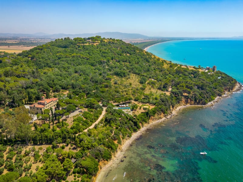 Villa Talamo occupies an unrivalled position on the southern coast of Tuscany.