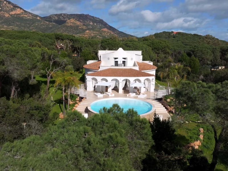 Aerial views of Lia