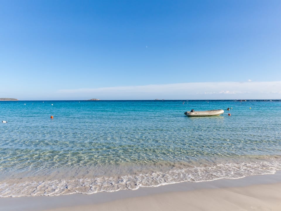 Palombaggia beach is a 15/20-mintue walk from Tamaricciu.