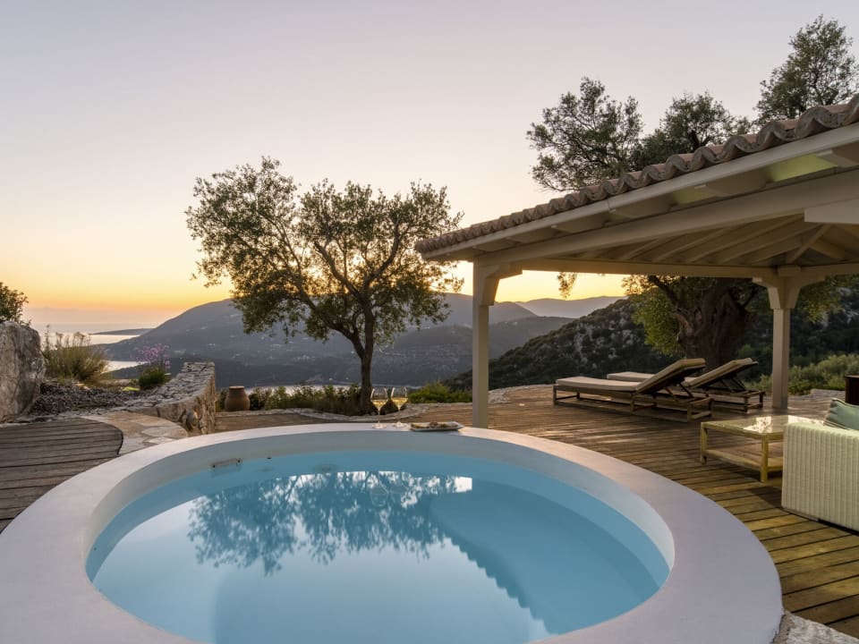 Aperitif time at the hot-tub.