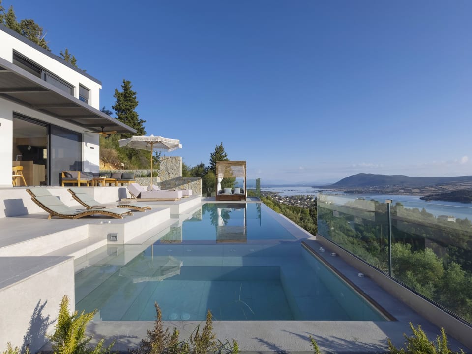 The inviting plunge pool jacuzzi and infinity pool.