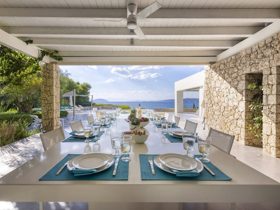 Dining al fresco at Roellia is always a wonderful experience.