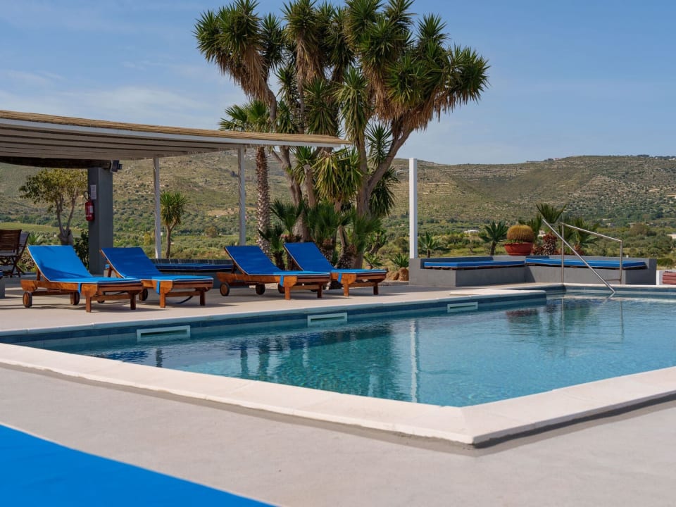 Clementina's pool area seen from another angle.