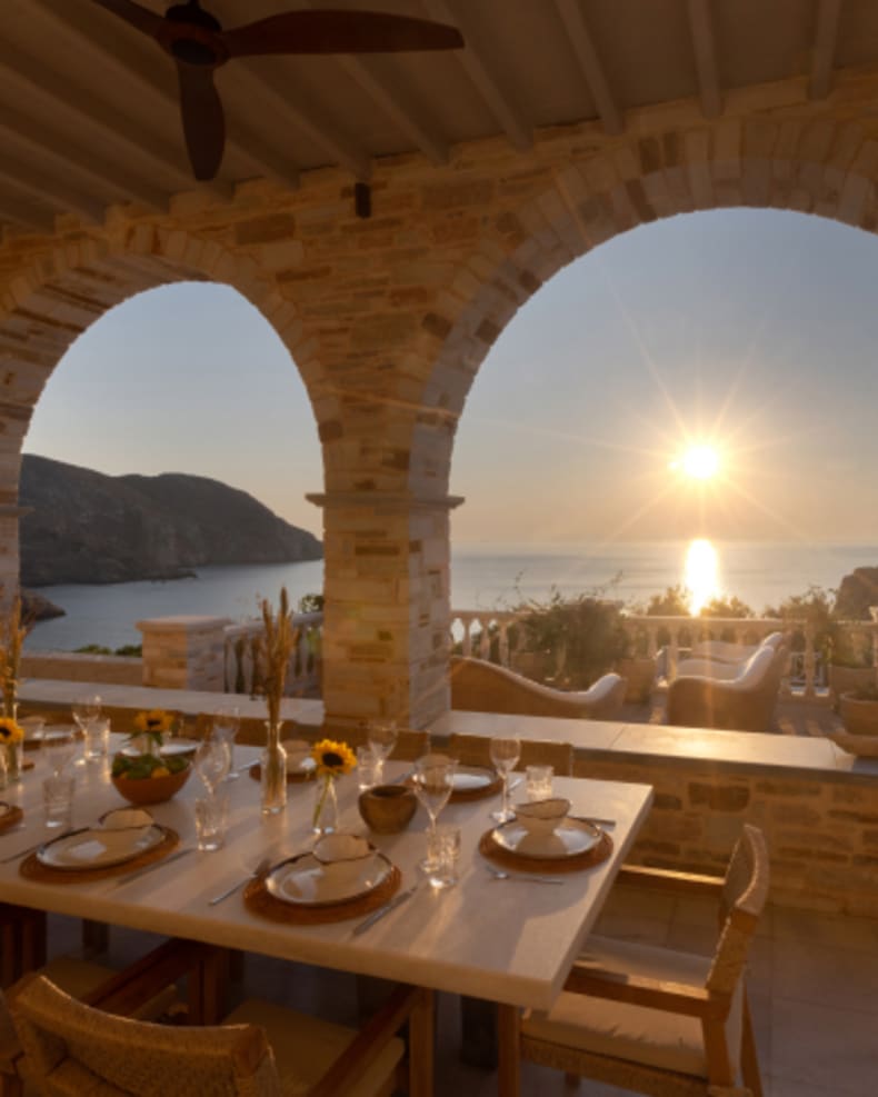 Villas for Large Groups (10+ Guests)