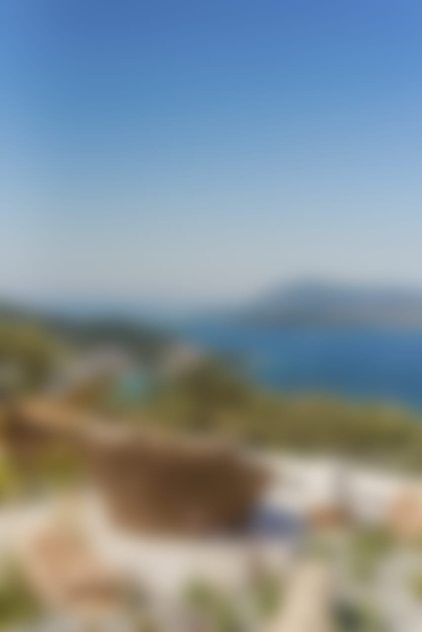 A panoramic spot from which to gaze out to sea.