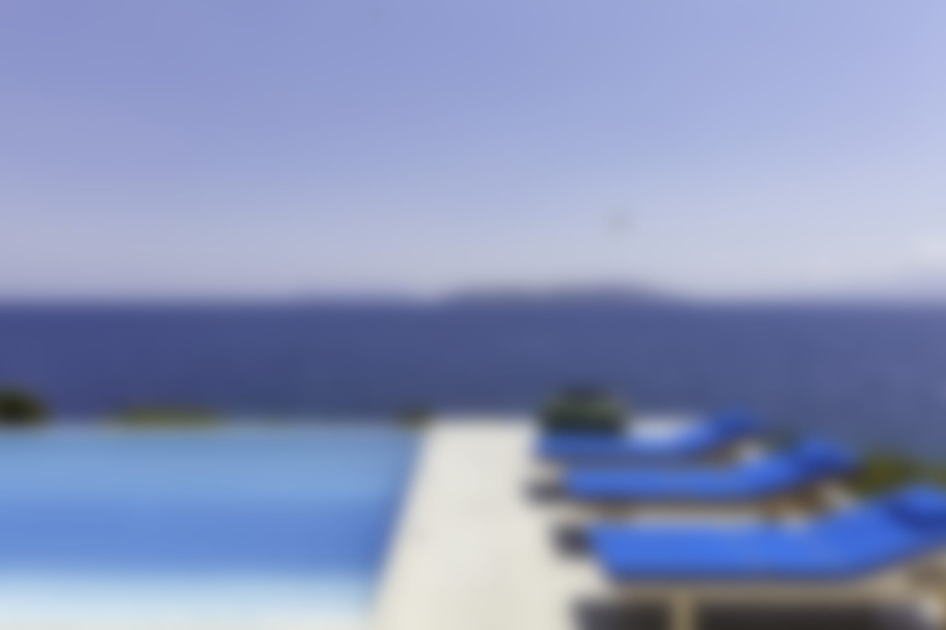 The pool, the sea, the views... Spectacular!