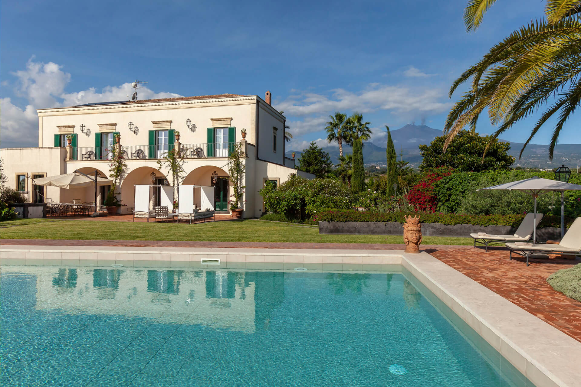 Last-minute villas