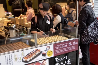 Osaka: Kuromon Market, Sennichimae & Dotonbori Food Tour with Wagyu Tasting
