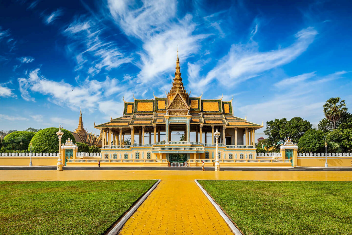 phnom penh architecture tour