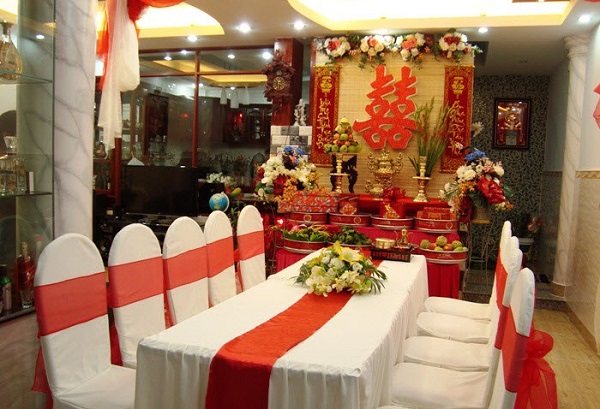 Trang trí đám hỏi quan trọng nhất là bàn thờ gia tiên