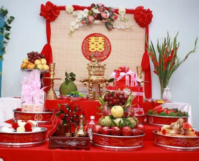 Trang trí bàn gia tiên