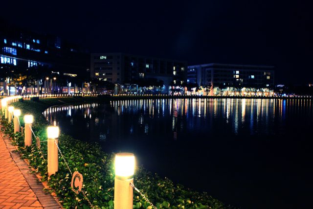 Hồ Bán Nguyệt