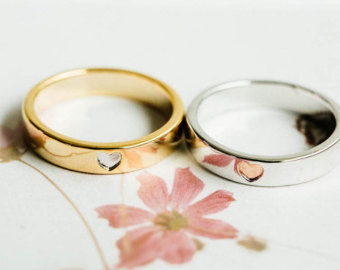 Tại sao nhẫn cưới có hình vòng tròn