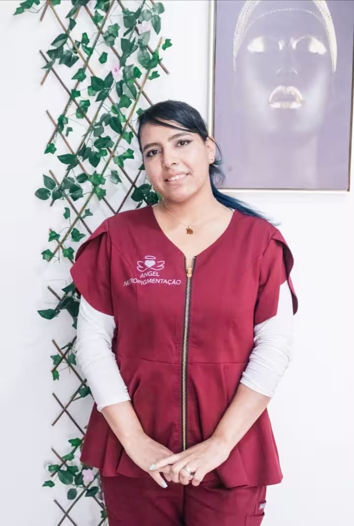 Angel, especialista em micropigmentação