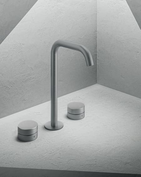 3-Hole washbasin mixer.