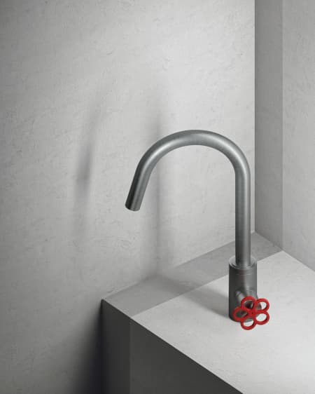 Single-hole sink mixer