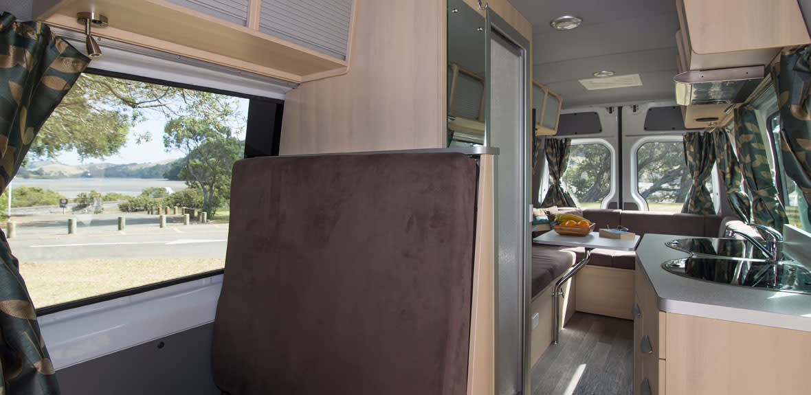 Australia-Britz-Venturer-Interior-Plus-1-JAB