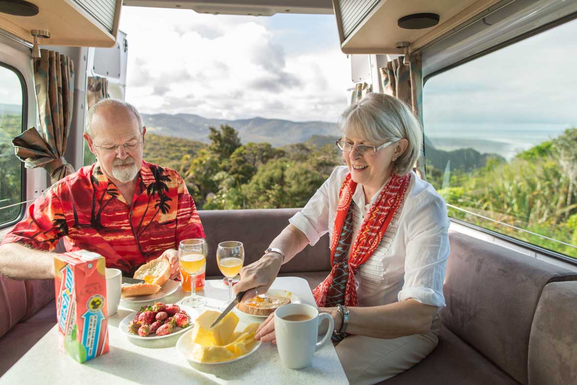 nz-maui-ultima-plus-interior-diningarea-ND