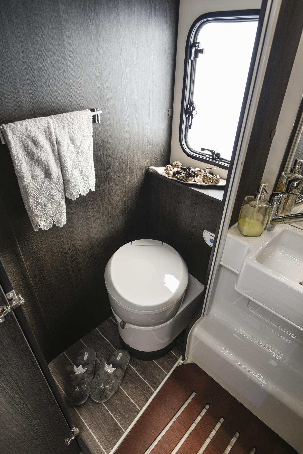 Odyssey east west bed model 5