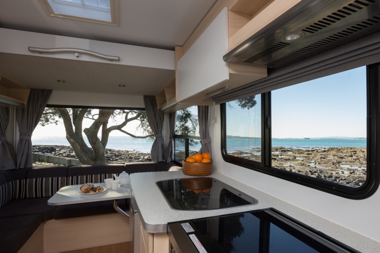 Discovery M660 Interior