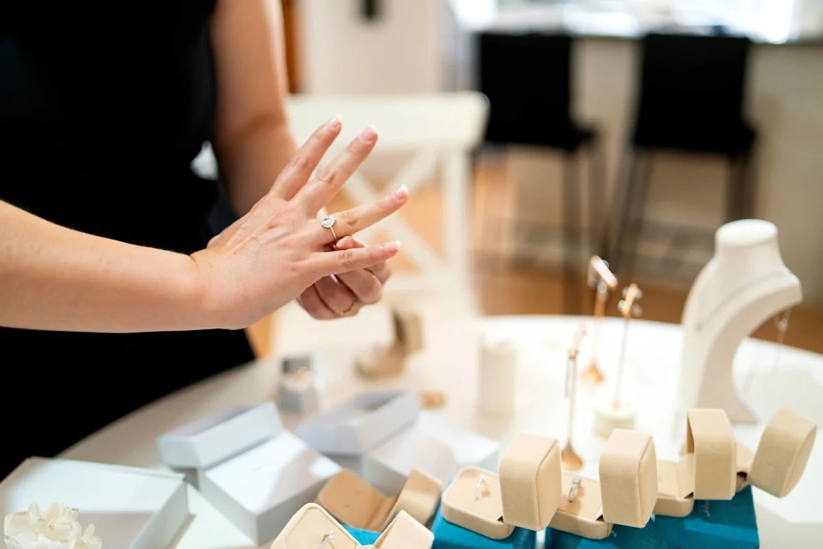 Jewelry chain closes 53 stores after shutting down 2 brands