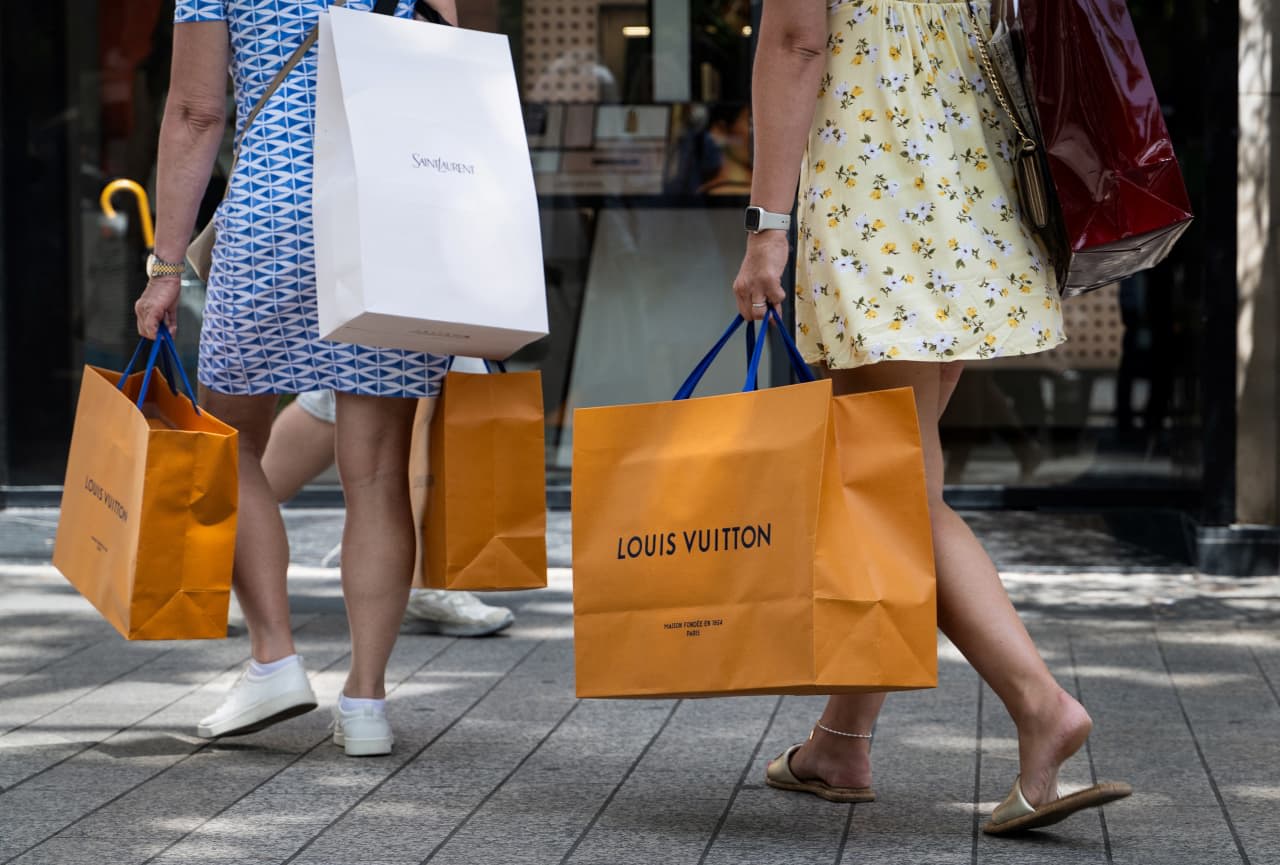 Retail sales surged toward the end of summer. U.S. economy has plenty of momentum.