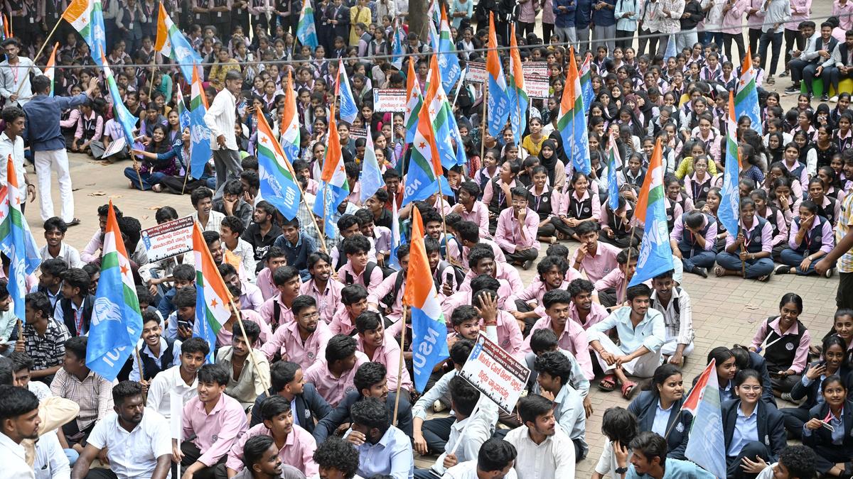 Students of Kuvempu University stage protest over discrepancies in digital evaluation