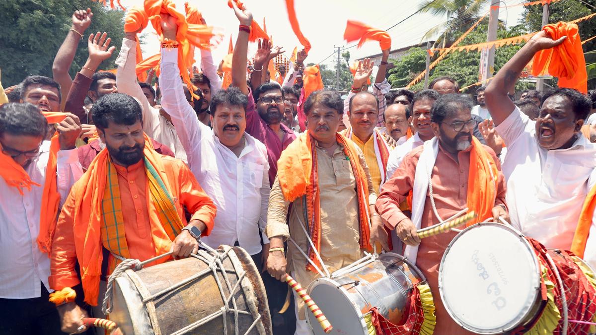 Mass Ganesha immersion procession passes off peacefully in Maddur