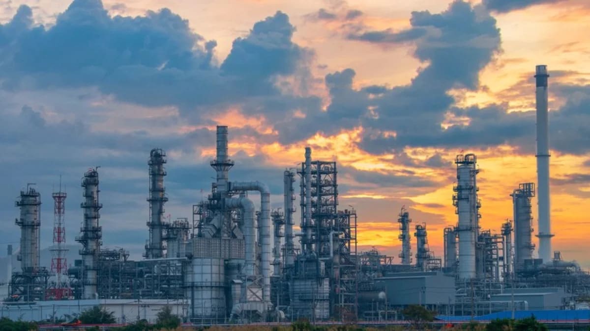 Goldman Sachs Sees More Upside in Gasoline as Diesel Crunch Deepens