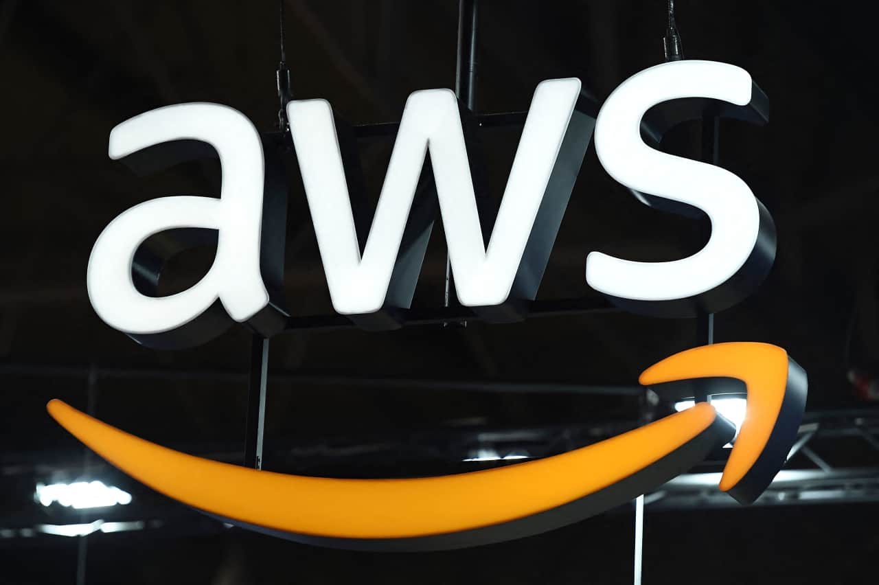 Amazon, Palantir and 12 more top tech stock picks from UBS analysts