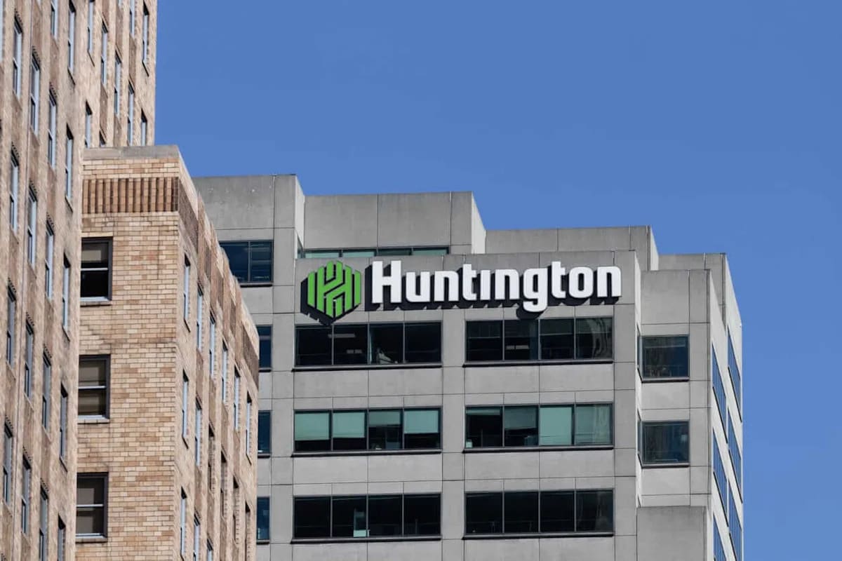 Is Huntington Bancshares Stock Underperforming the S&P 500?