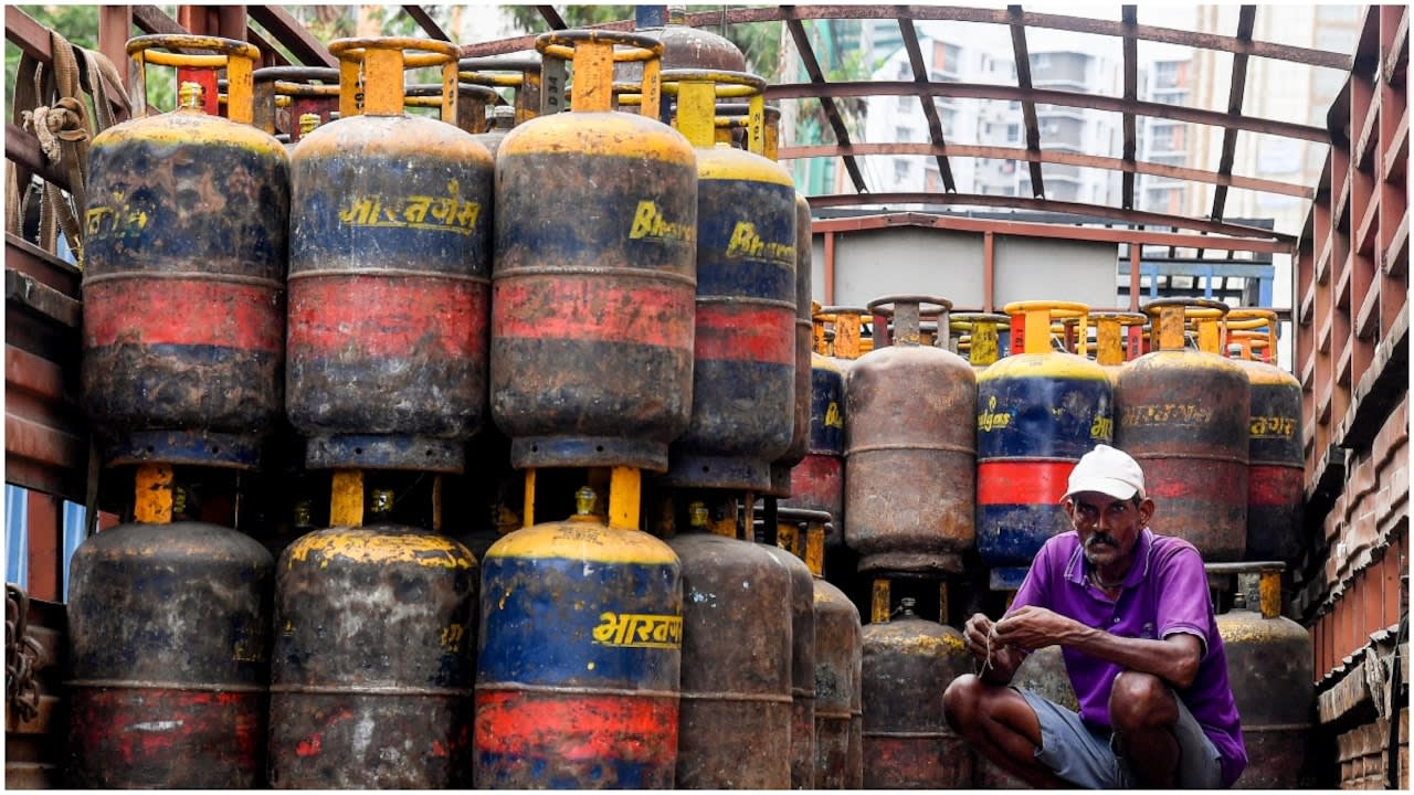 Aadhaar Biometric Authentication Must For Subsidised LPG Refills From October