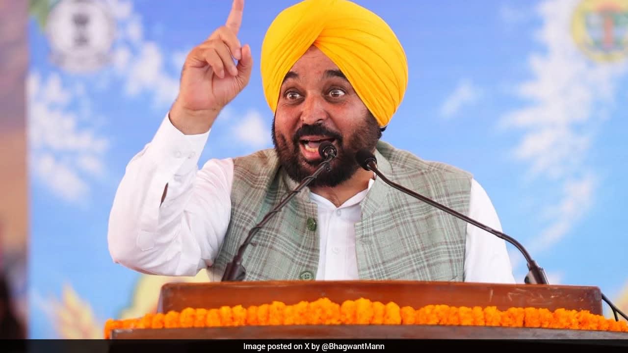 Ahead Of Smog Season, Bhagwant Mann Defends Punjab Farmers, Takes Dig At Pakistan