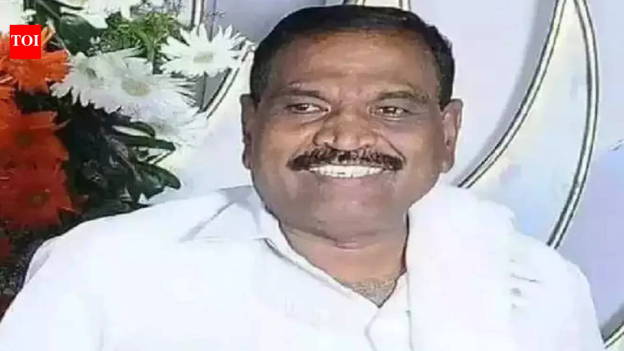 'Nothing worng if people happily tip govt officials': K'taka minister sparks row